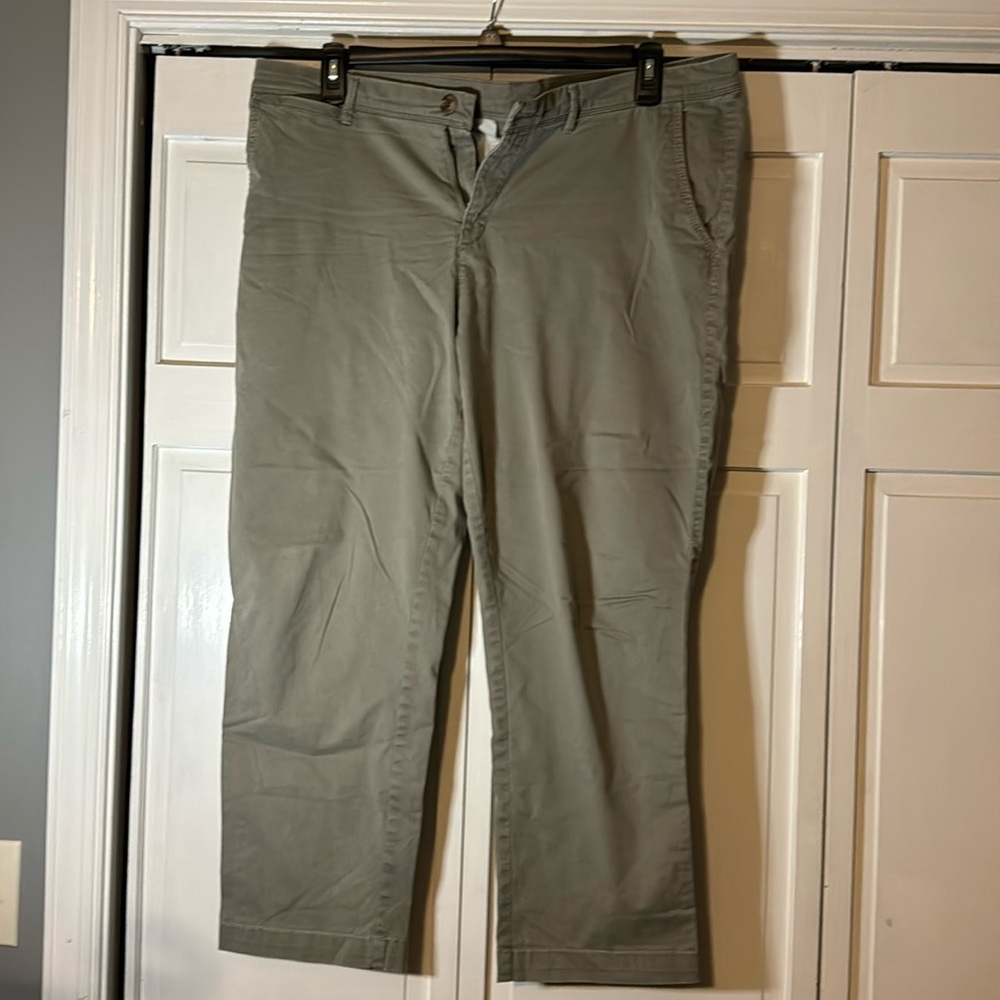 Old Navy crop khaki pants